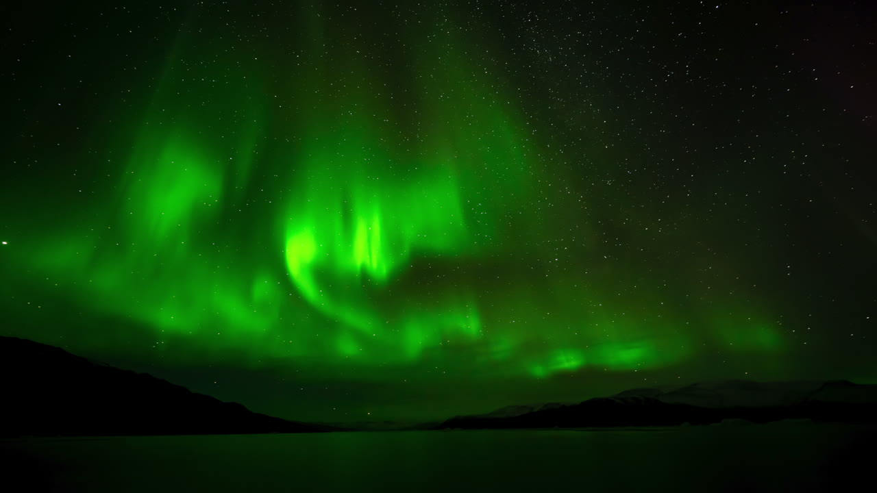 timelapse de la aurora boreal en el ártico