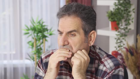 el hombre indeciso tiene problemas para tomar decisiones y pensar.