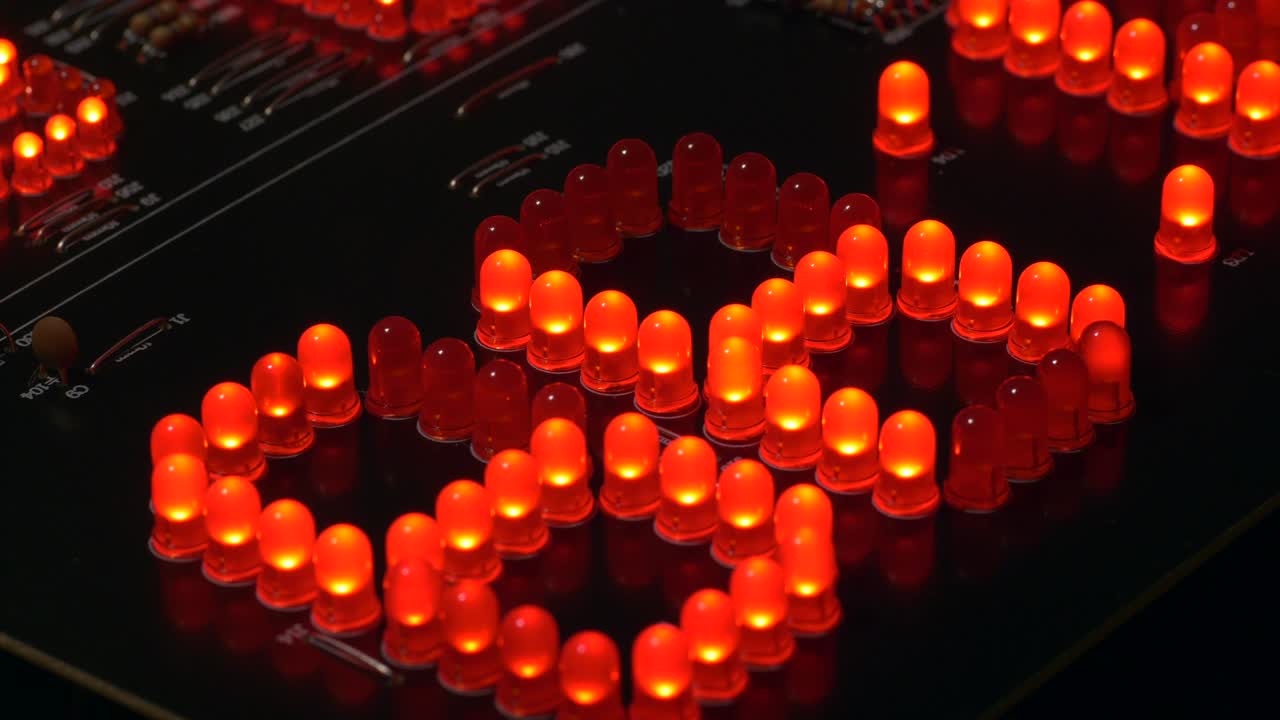 마더보드에서 빨간색 led 숫자가 카운트업하고 있습니다.