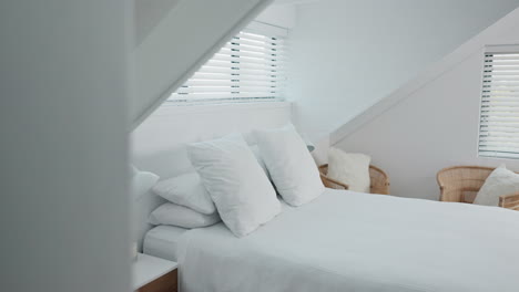 modern minimalist white bedroom