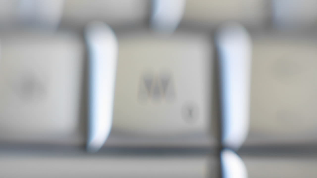 La lettera M è su una tastiera di computer.