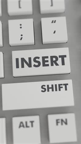 presión del botón de inserción en el teclado vídeo vertical