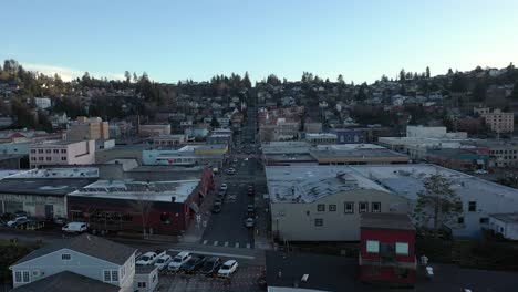 Charming-old-town-district-in-Astoria-Oregon-with-restaurants-and-shops