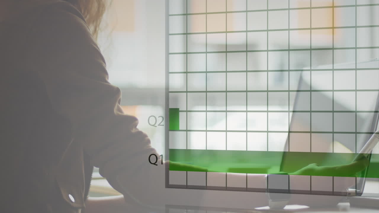 노트북과 스마트폰을 사용하는 여성의 중간 부분에 대한 통계 데이터 처리의 애니메이션