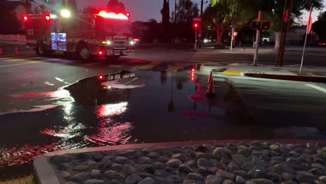 Feuerwehrauto-Am-Ort-Des-Überschwemmungsaufrufs