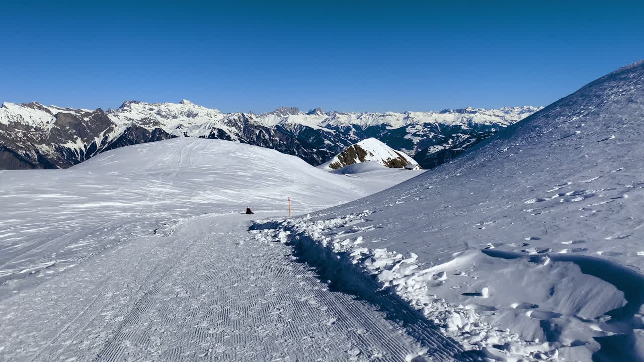Corsa in slitta in montagna
