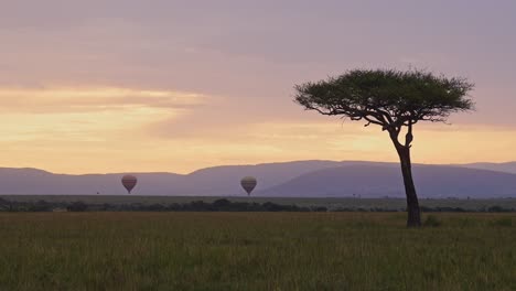 masai mara paseo en globo de aire caliente safari vuelo en áfrica volando sobre el paisaje de la sabana al amanecer viaje en globo en increíble puesta de sol cielo, hermoso paisaje en experiencia de viaje única en masai mara
