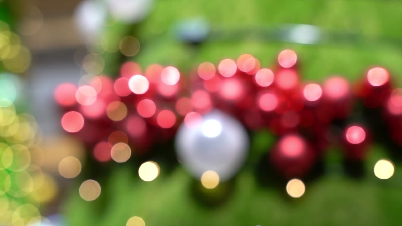 el fondo borroso abstracto de la decoración navideña con luces parpadeantes. concepto de la temporada navideña.