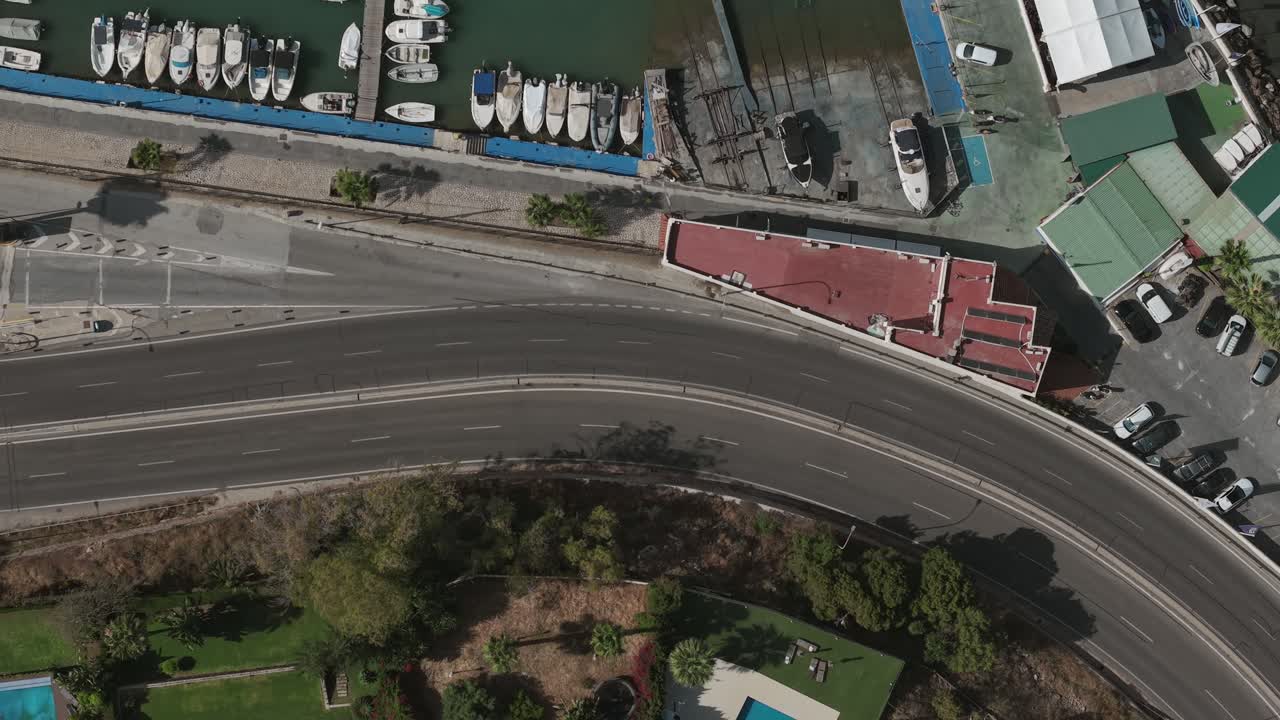 Strada vicino all'acqua a Malaga