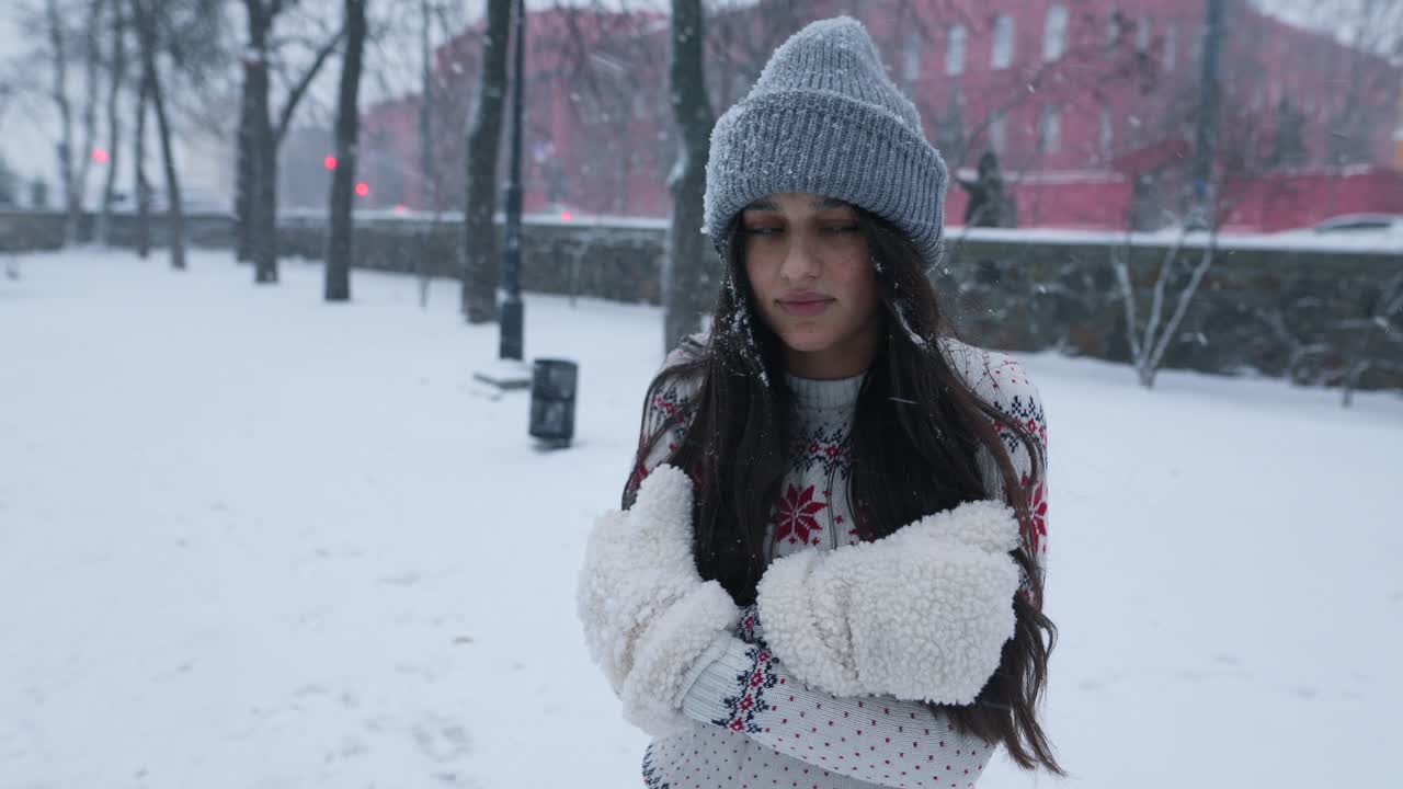 눈 인 공원의 여자