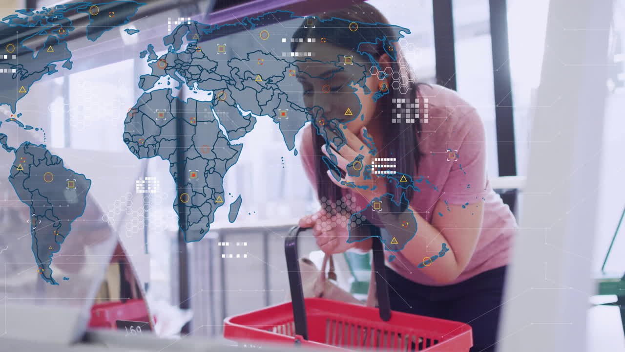 animación del procesamiento de datos financieros sobre mujer biracial con compras en la canasta