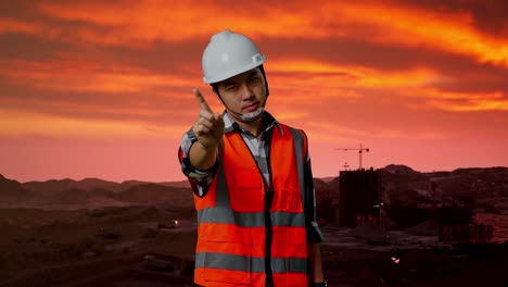trabajador de la construcción dando señal de parada al atardecer