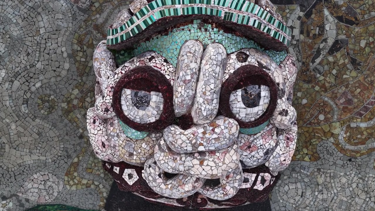 Diego Rivera'nın Meksiko Şehri Chapultepec'teki duvar resminde yer alan çeşme gözlerinin videosu.