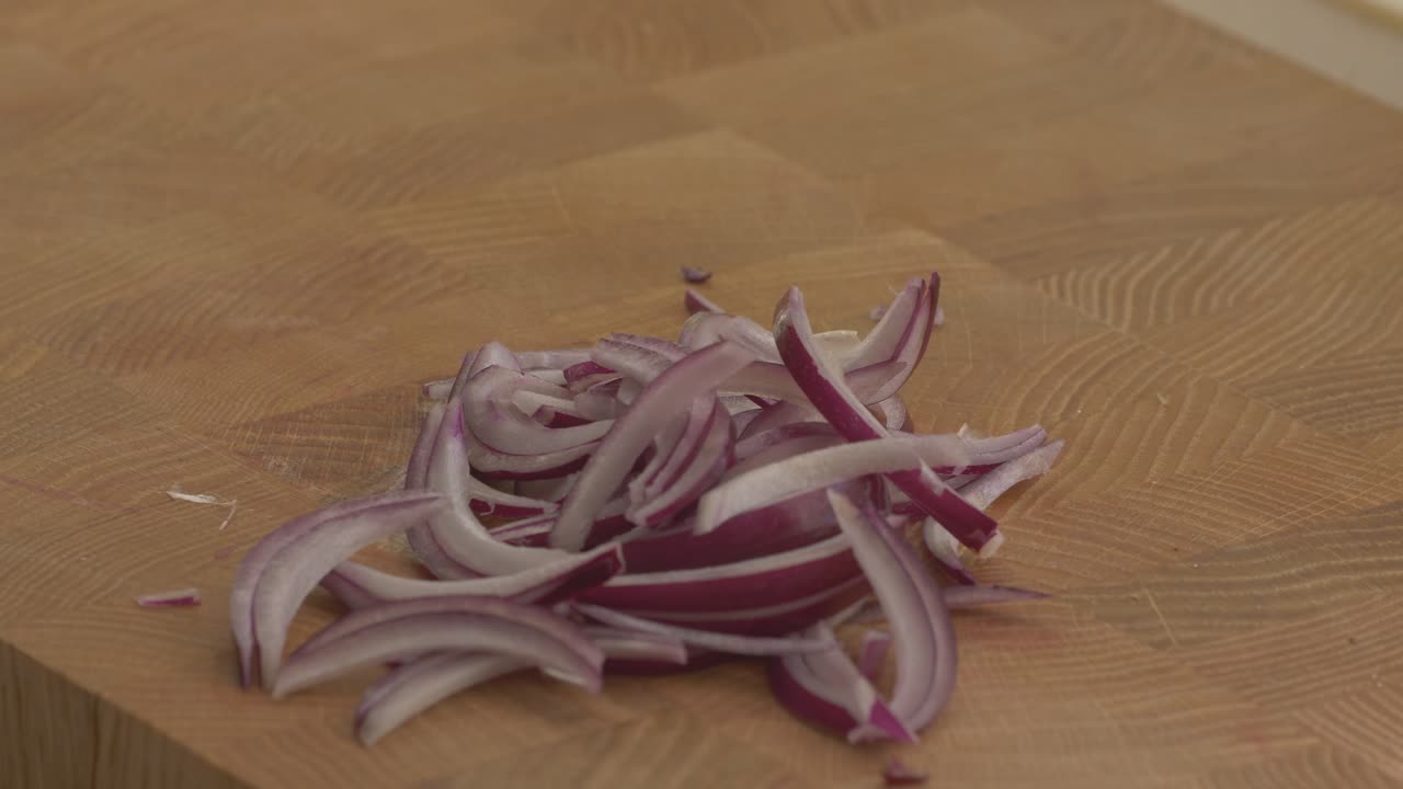removing chopped onions from teh cutting board