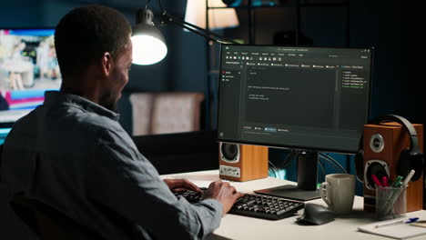 el programador negro maneja el código y los scripts en la inteligencia artificial
