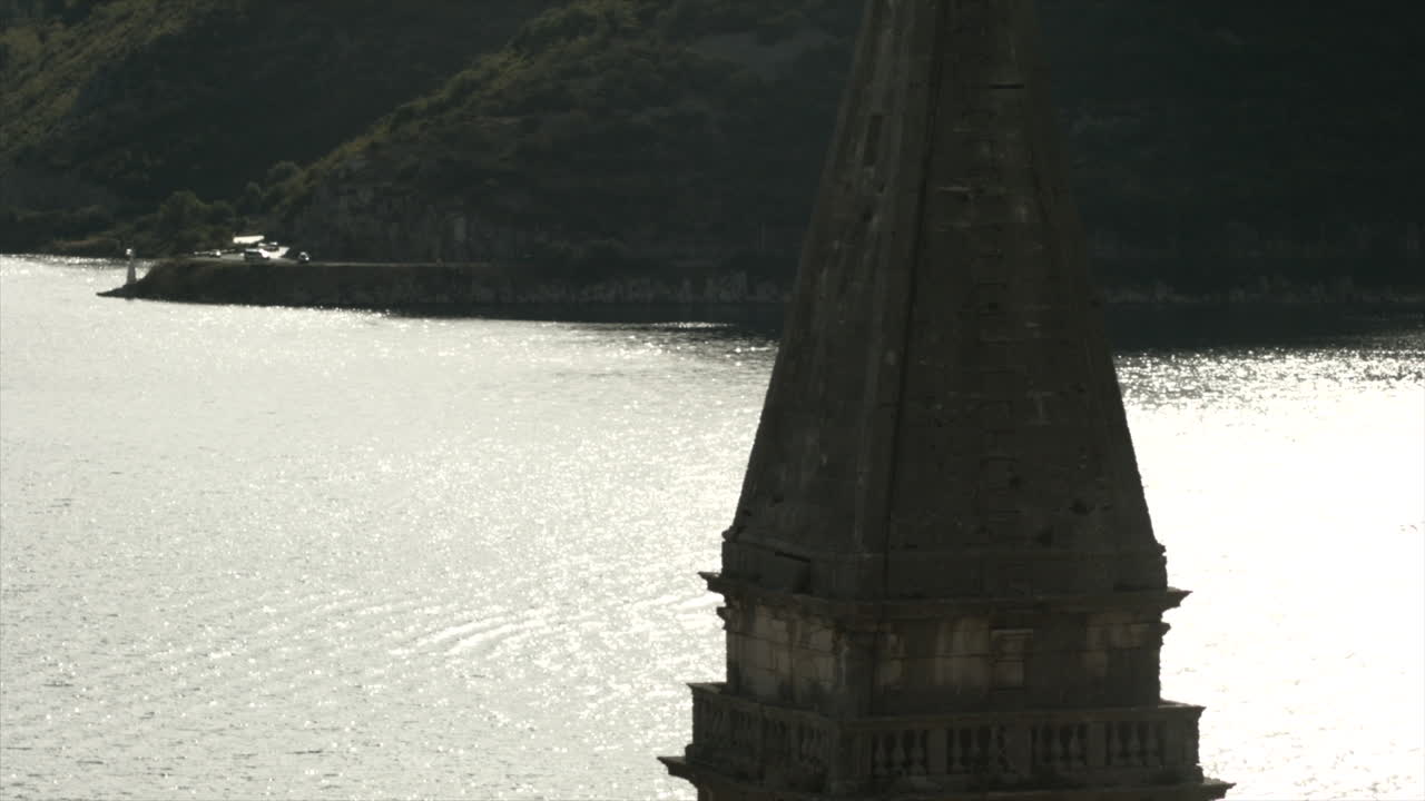 vista de la montaña de una torre