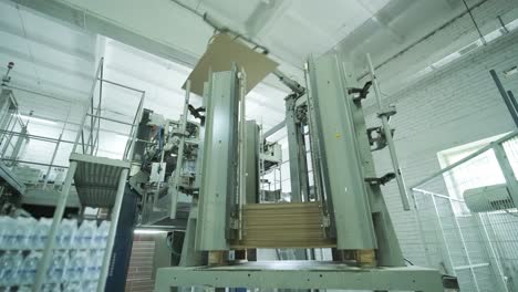 modern strapping and transporting machine for packaging line at beverage plant