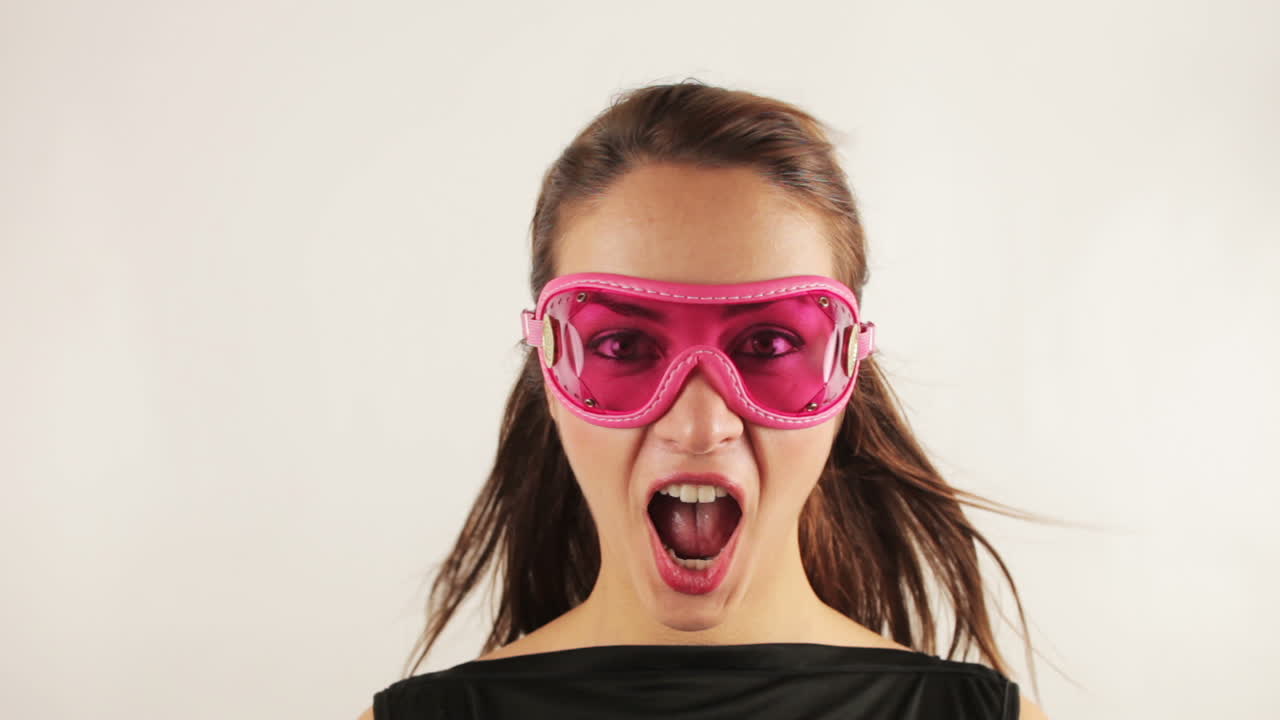 flujo de aire de mujer joven 01