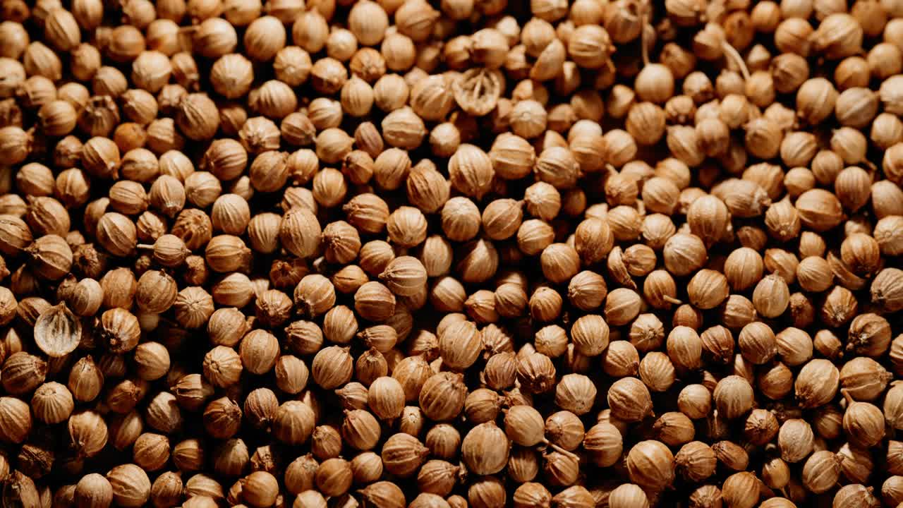 大きな山盛りのコリアンダーのクローズアップ