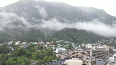 toma aérea de hermosas montañas de alaska