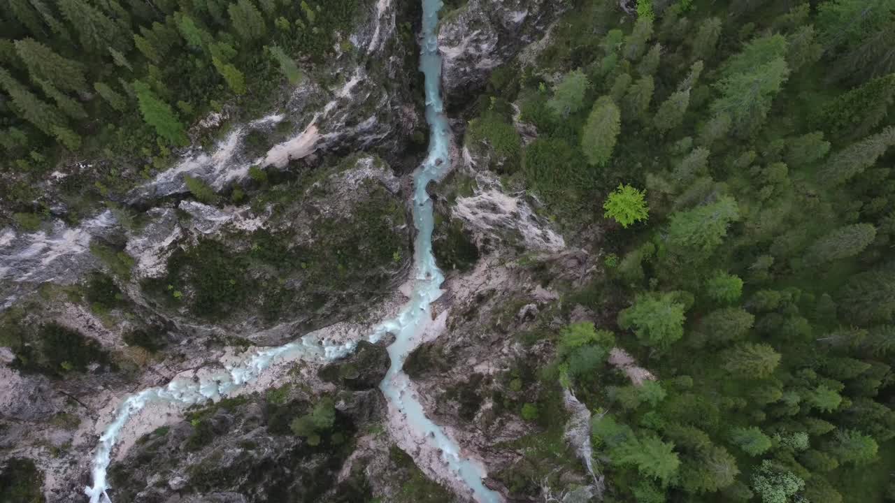 vista aérea de las montañas dolomitas, los alpes, italia