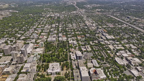 Ciudad-De-Sacramento-California-Antena-V12-ángulo-Alto-Vista-De-Pájaro-Drone-Paso-Elevado-Edificio-Del-Capitolio-Estatal-Capturando-El-Centro-Y-El-Paisaje-Urbano-Del-Centro-De-La-Ciudad-Para-Arriba-Durante-El-Día---Filmado-Con-Cine-Mavic-3---Junio-De-2022