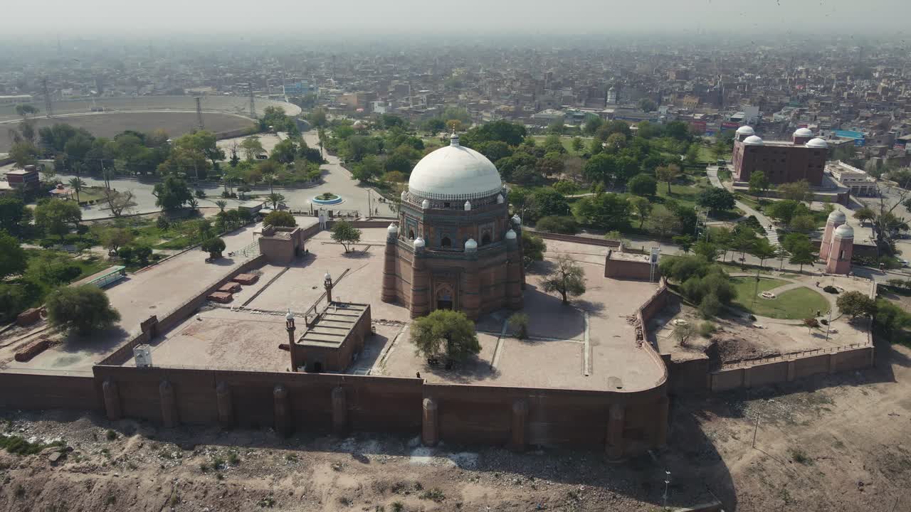 vista aérea de la tumba de hazrat shah rukn-e-alam en la ciudad de multan en punjab, pakistán