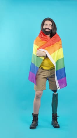 man with prosthetic leg proudly displays american flag