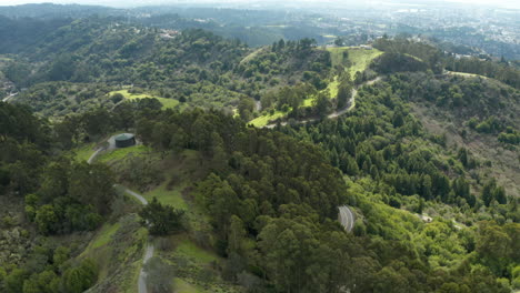 Vista-Aérea-De-Verdes-Colinas-En-Grizzly-Picos-Fish-Ranch-Road-Berkeley-California-Bay-Area