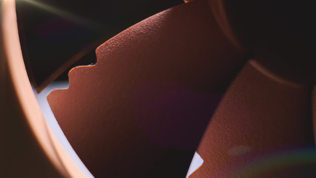 ventilador de computadora de cerca. sistema de ventilación de enfriamiento para imágenes de video de la cpu