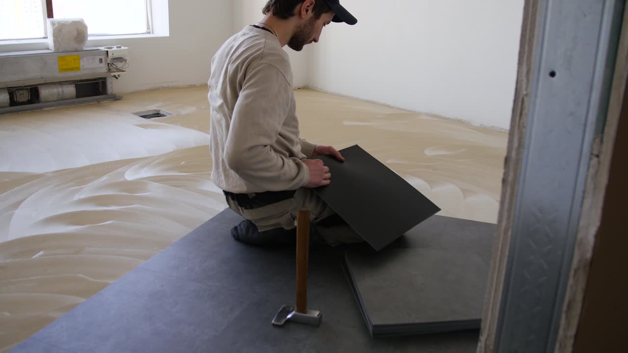 instalación de pisos en una habitación