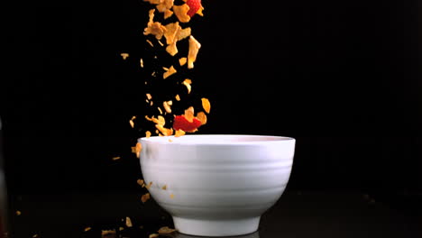 cereales y fresas en un cuenco