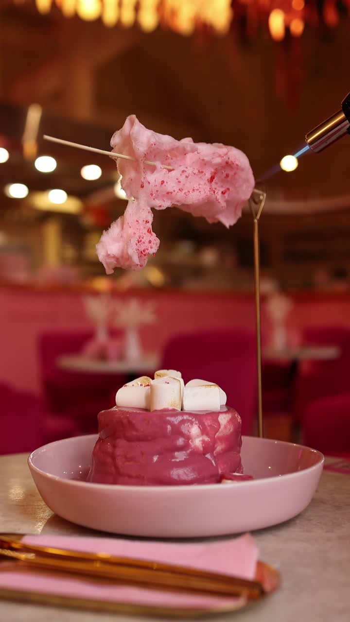 핑크 플레미드 디저트와 목화 사탕