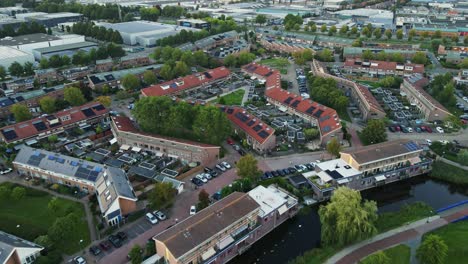 Antena-De-Un-Hermoso-Barrio-Suburbano-En-Los-Países-Bajos