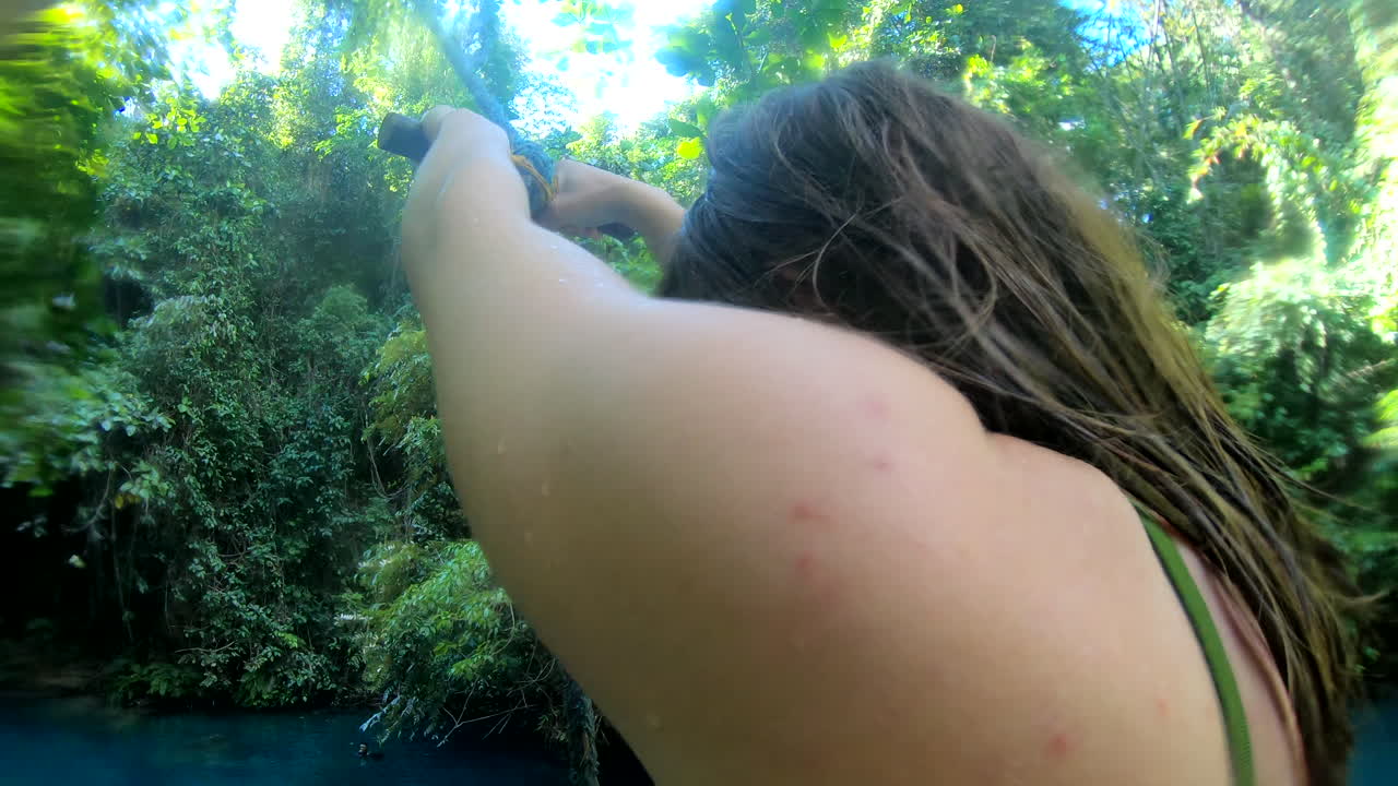 이번 여름에 화제를 모으세요.