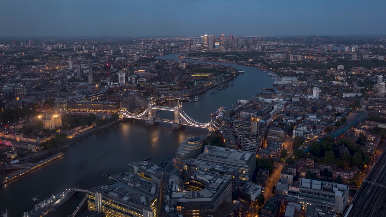 런던의 조명된 스카이라인의 높이, 파노라마 스