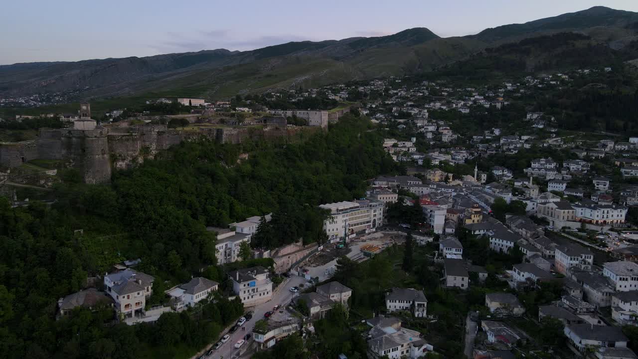 Veduta aerea del castello di Argirocastro in Albania, sito patrimonio mondiale dell'UNESCO, Albania