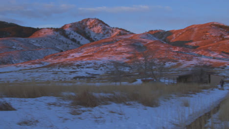 increíbles formaciones rocosas cubiertas de nieve en el sur de utah