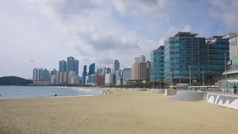 la playa de haeundae y la ciudad establecen una toma de la orilla de busan en corea del sur