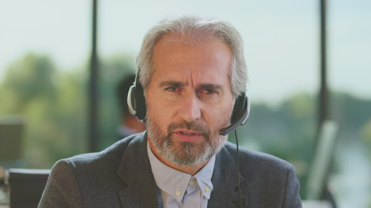 Forretningsmand i en telefonsamtale
