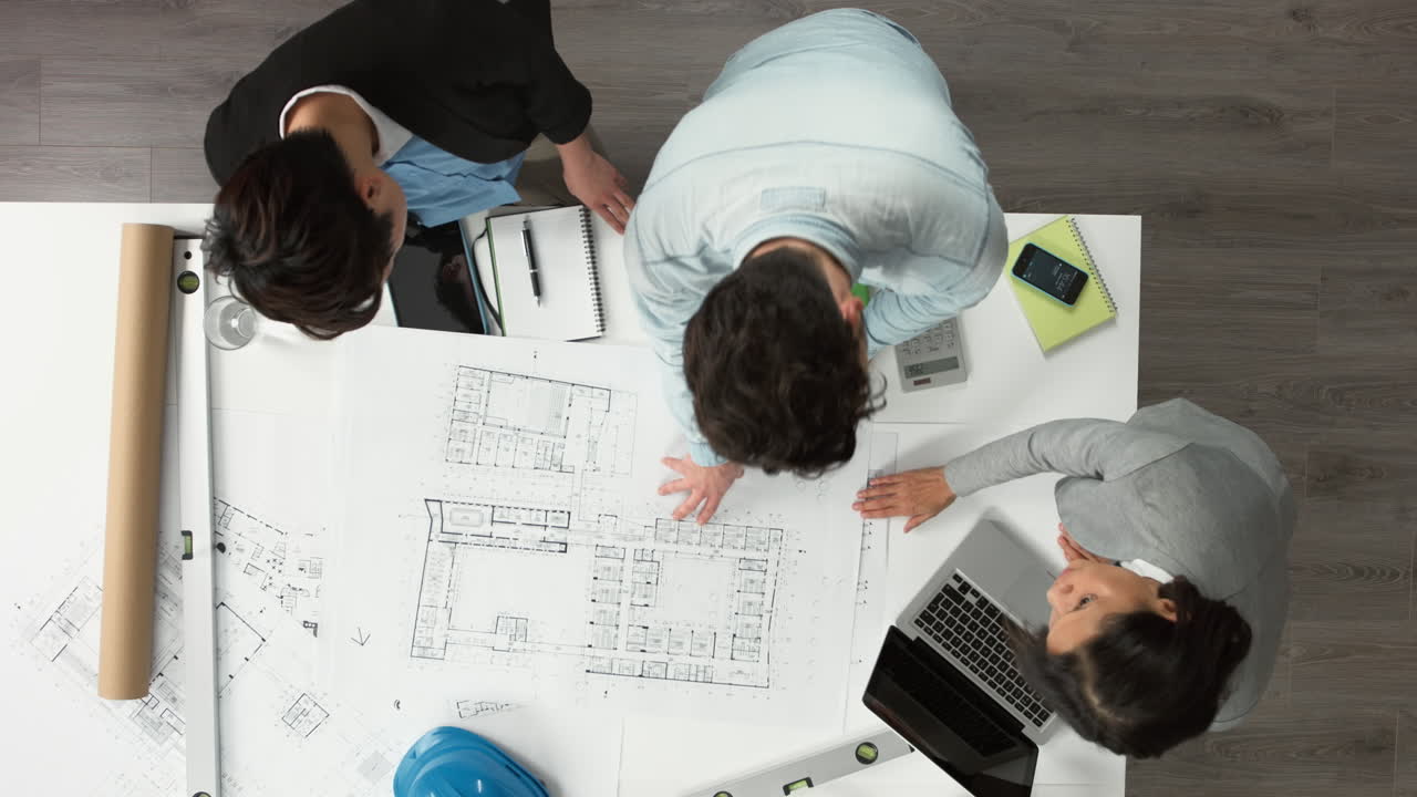 planes arquitecto arial vista reunión de negocios que muestra el trabajo en equipo