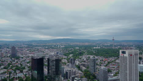 Vista-Desde-Arriba-De-La-Torre-Principal-Al-Centro-De-La-Ciudad.