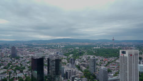 vista desde arriba de la torre principal al centro de la ciudad