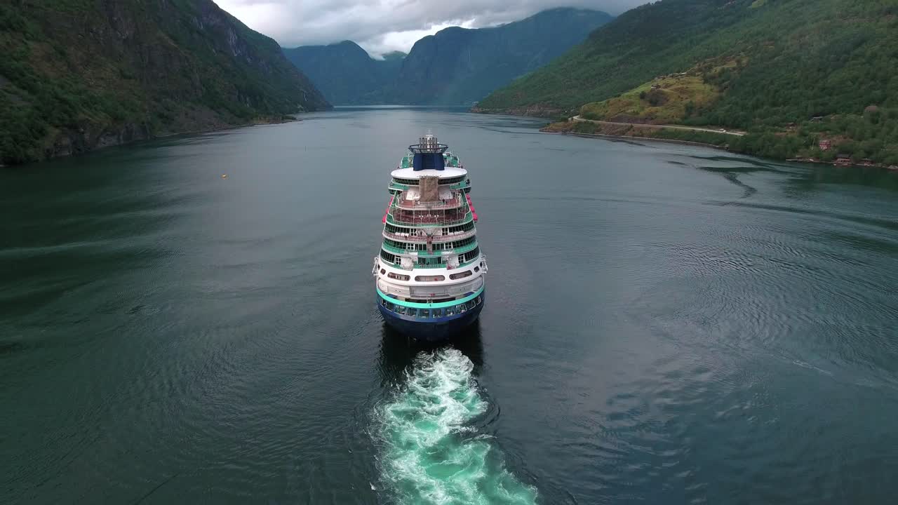 크루즈 선박, 크루즈 라인 선박 sognefjord 또는 sognefjorden, 노르웨이
