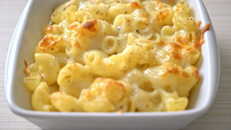 mac and cheese, macaroni pasta in cheesy sauce - american style