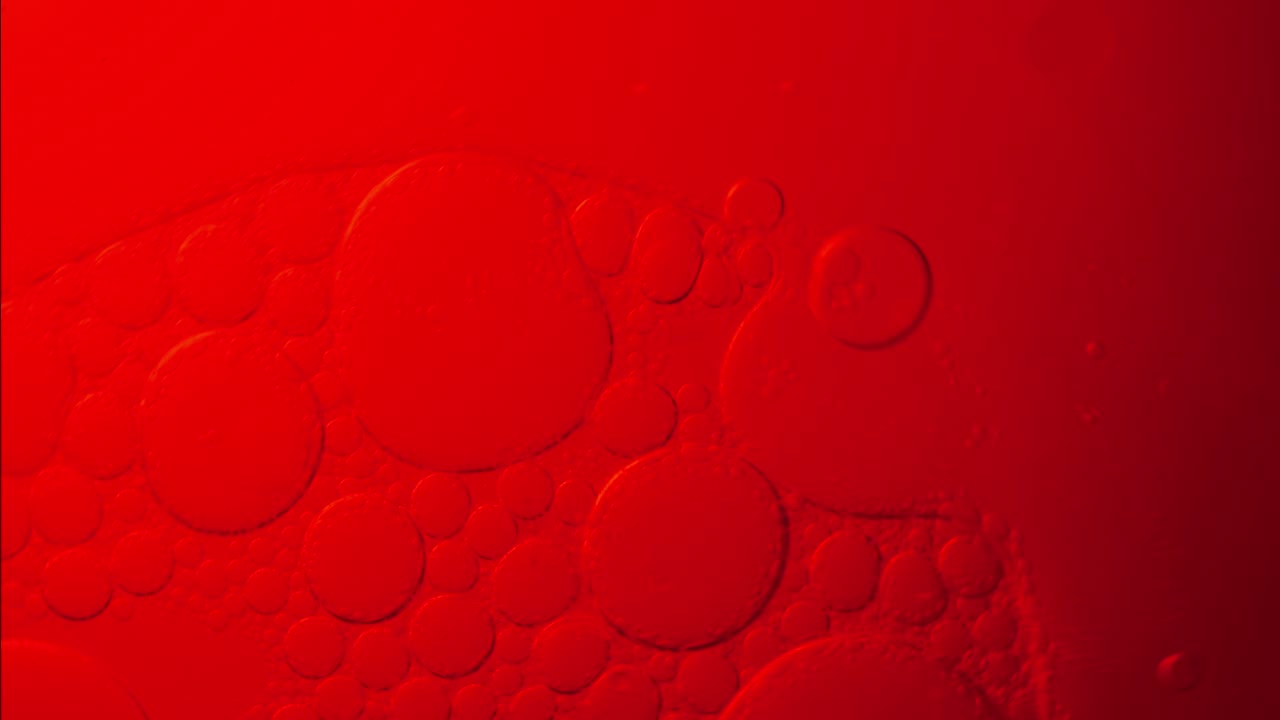 위쪽 보기: 다채로운 추상적인 거품을 회전시키고, 4k 추상적 거품을 배경으로.