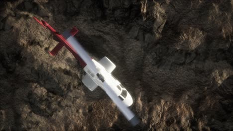 helicóptero en cámara lenta sobre el desierto rocoso