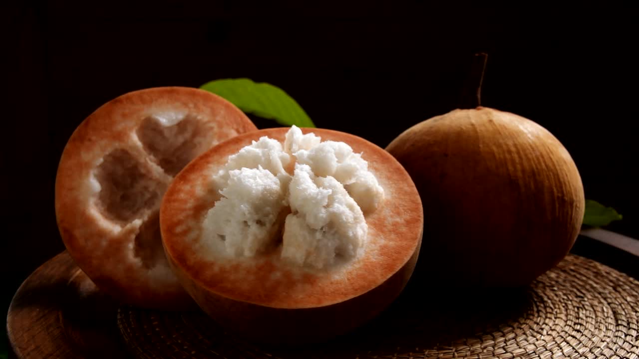 노란색 산톨은 태국의 열대 과일입니다.