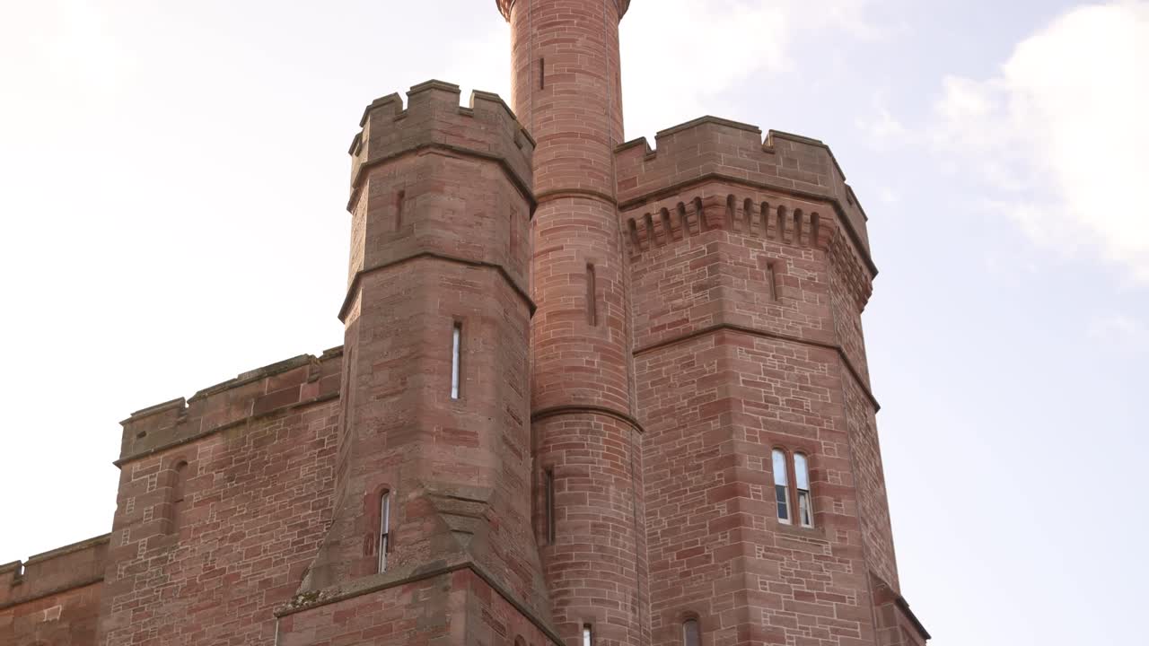 antigua fortaleza de ladrillo castillo de inverness en inverness, escocia en las tierras altas