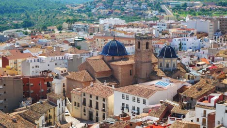 Tilting-view-of-the-citi-of-Onda,-Castellón